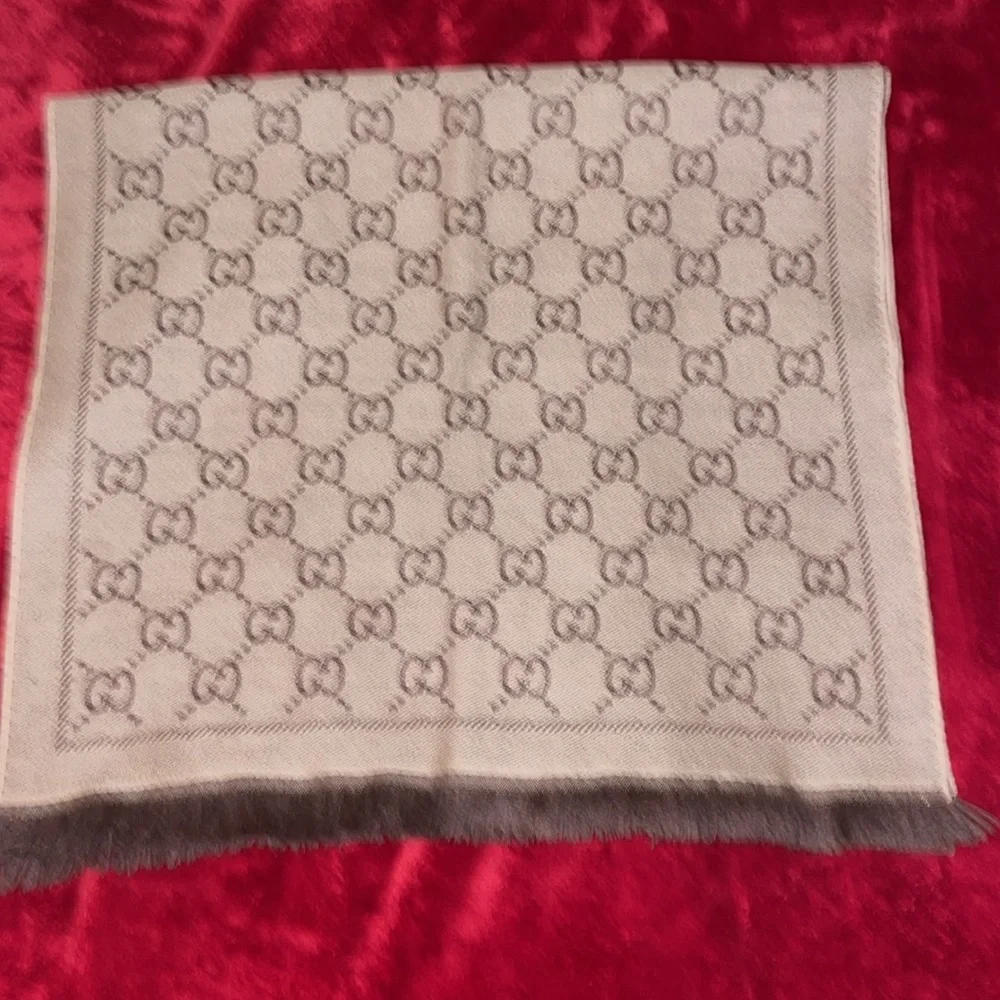 NWOT Gucci wool scarf